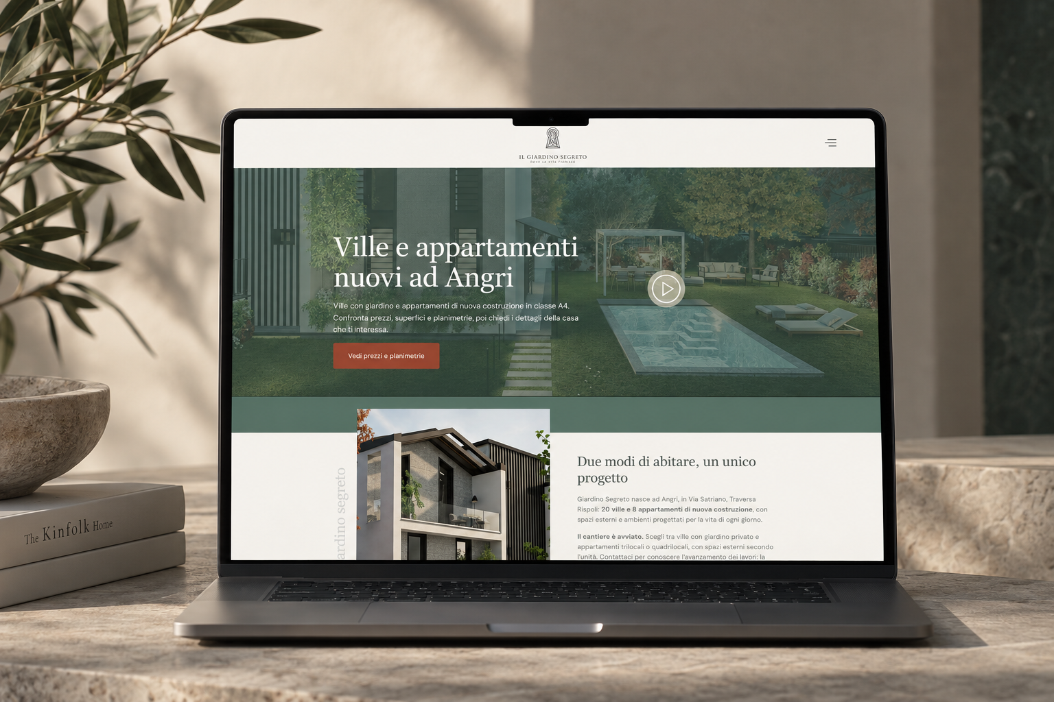 Home page del sito Giardino Segreto vista su un computer portatile