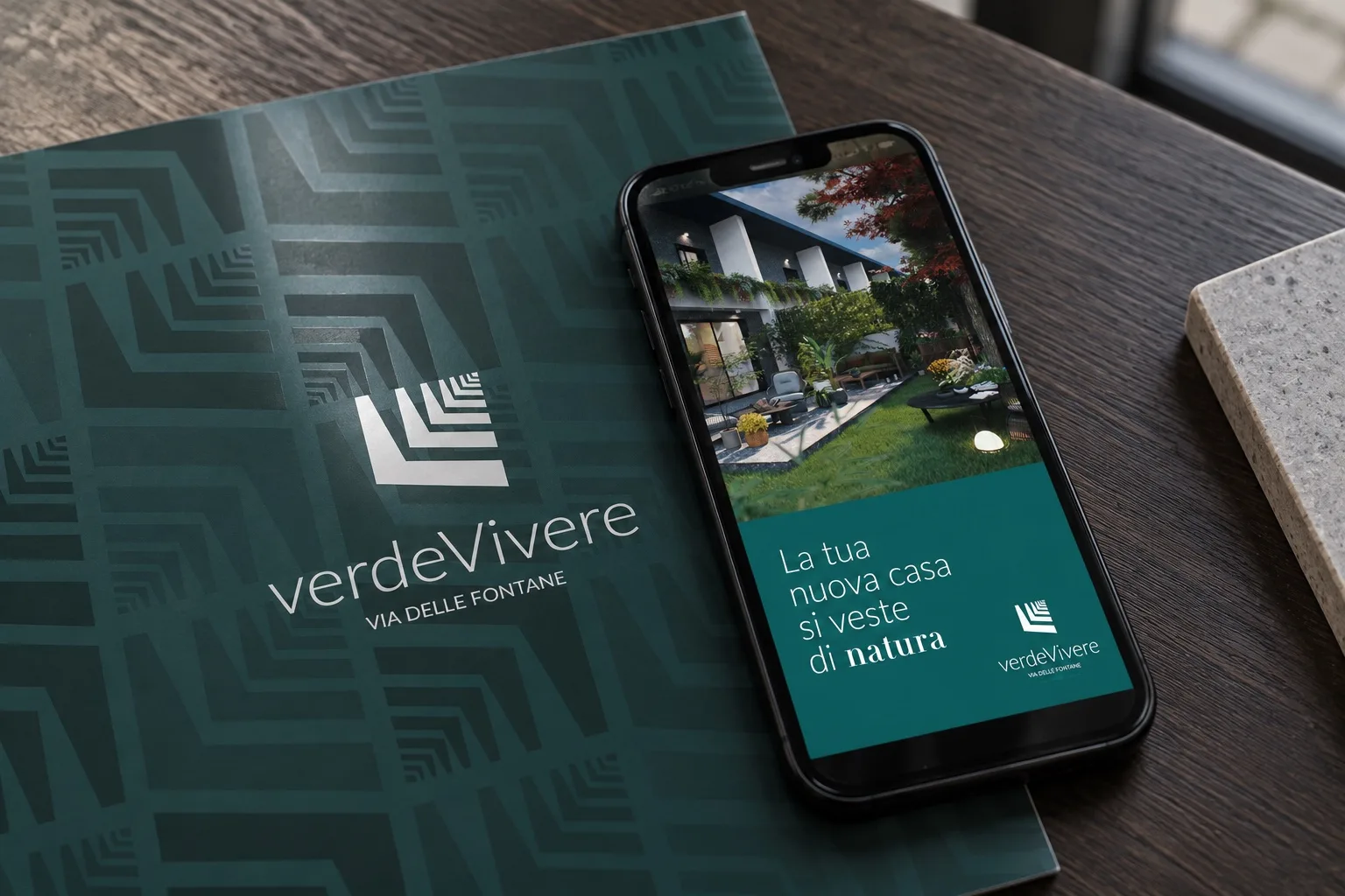 Annuncio Verde Vivere su smartphone con il messaggio la tua nuova casa si veste di natura